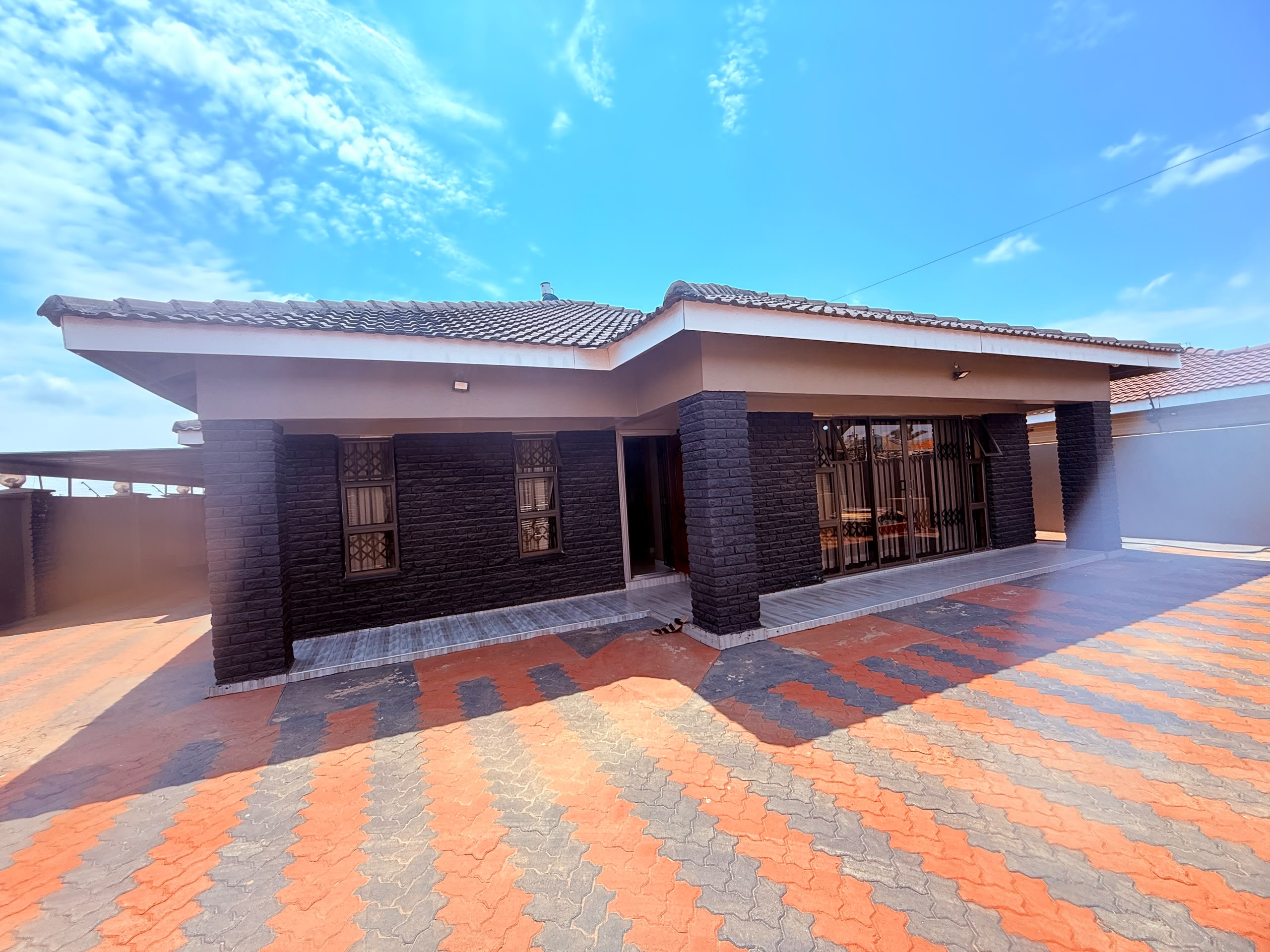5-BED HOUSE ON 368SQM | MADOKERO in Madokero