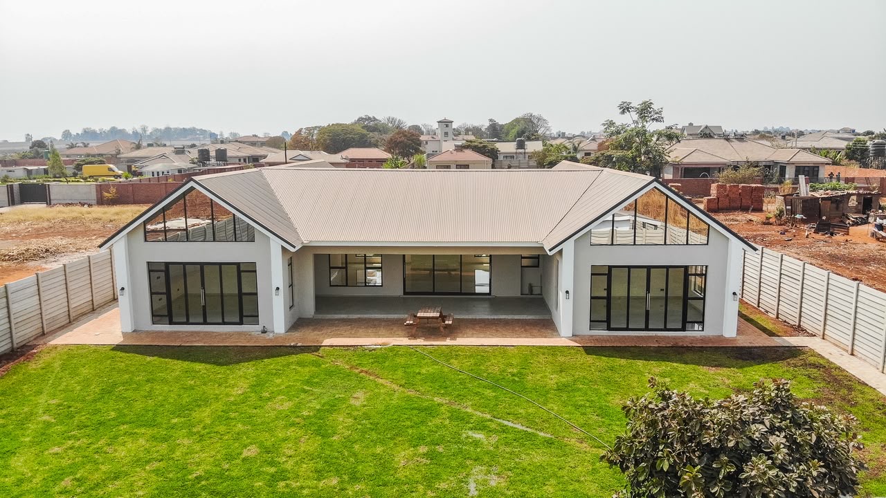 5-Bed on 1800SQM in Mount Pleasant