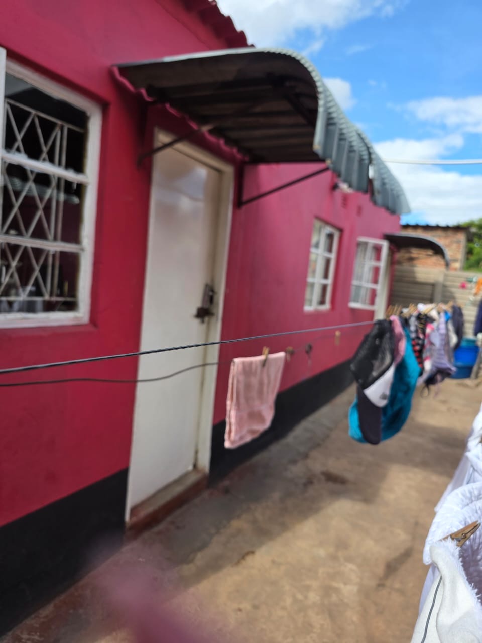 9-Roomed house on 400SQM | TITLE DEEDS in HIGHFIELDS