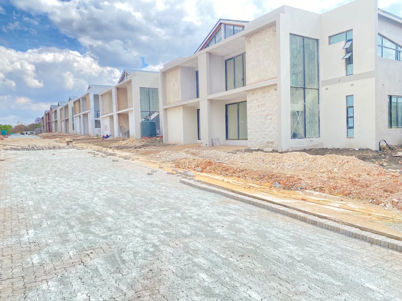 4 BED DUPLEX | 320sqm | $210K | 50% DEPOSIT | in Monavale