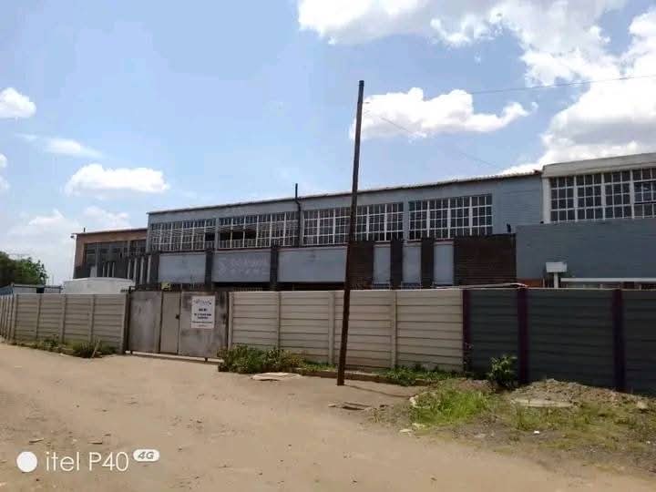 Southerton warehouse /factory/storage/200 m²