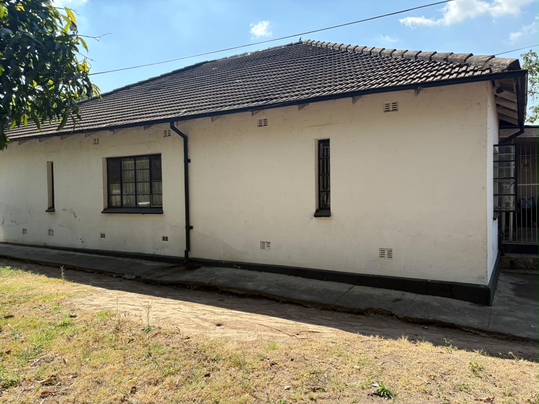 Spacious 5 Bed on 8000SQM in Harare South