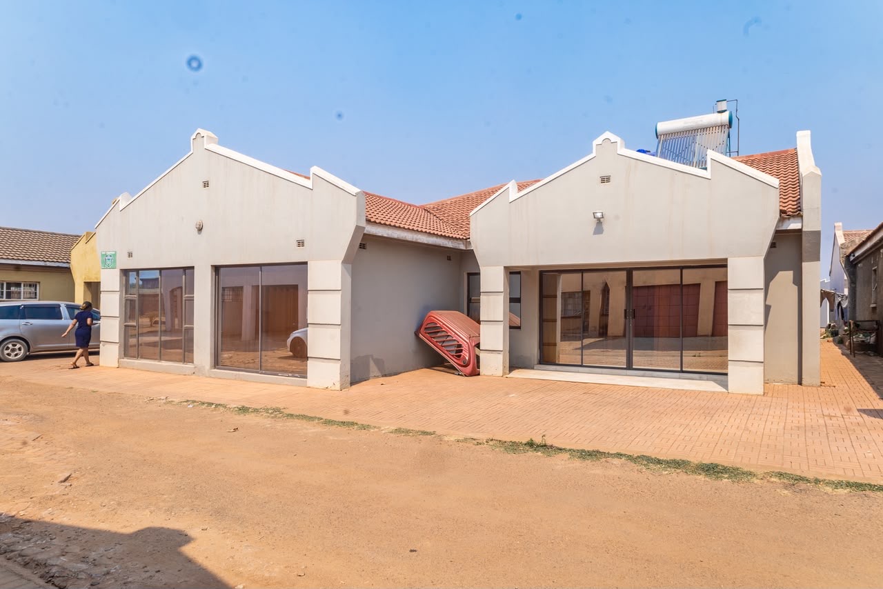 4 bedroomed, beautiful, modern, spacious cluster in Bluffhill