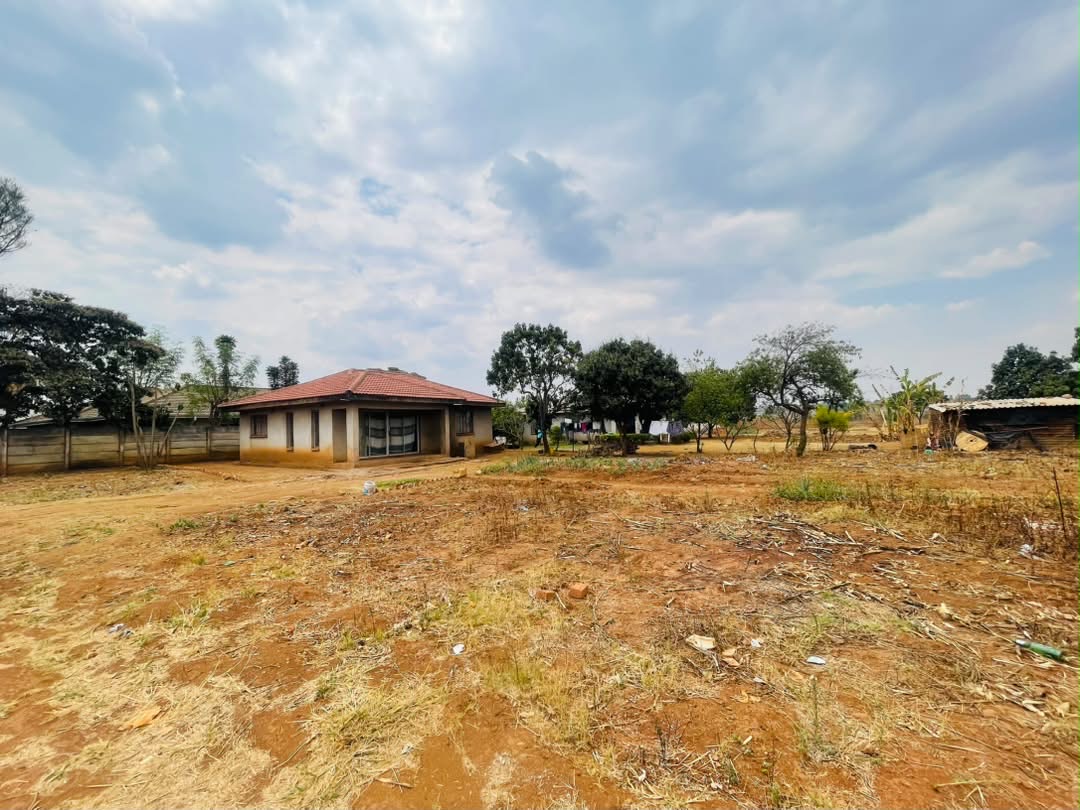Corner Stand with a 2 Bed cottage on 1000SQM in Belvedere